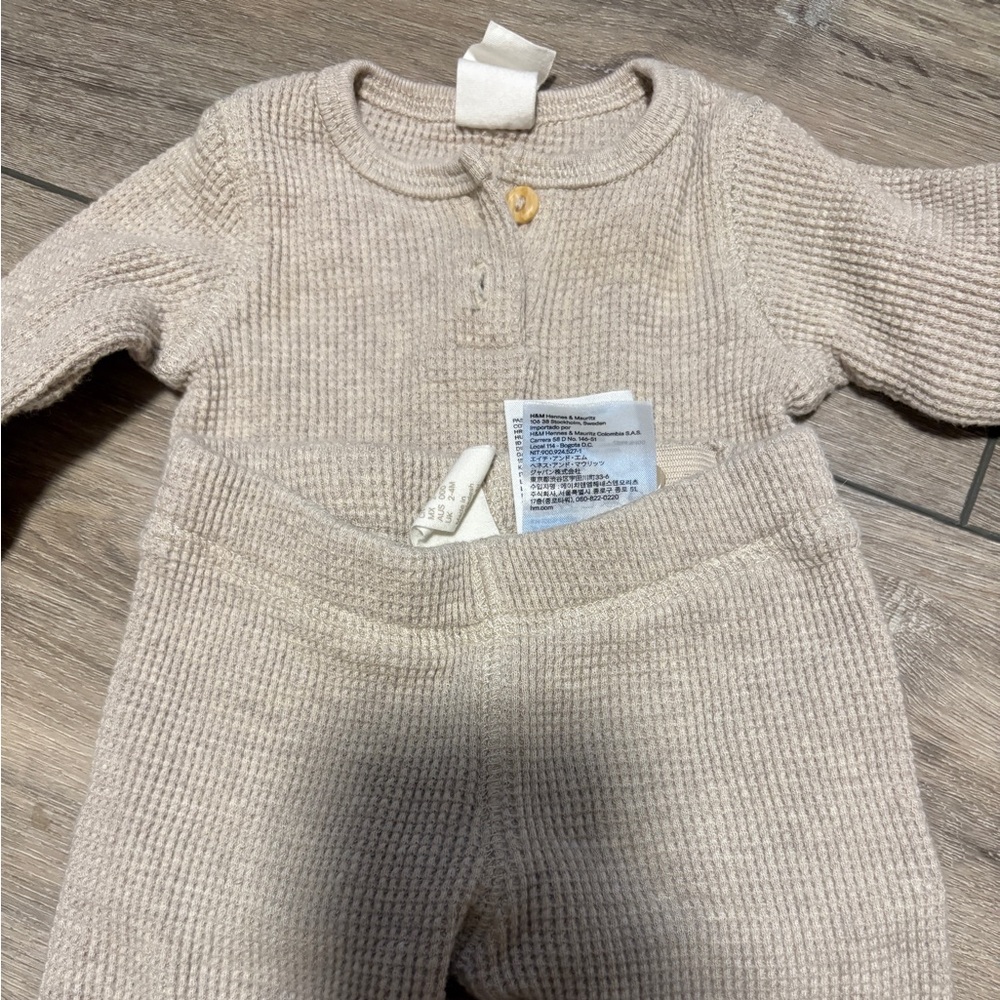 HM waffle knit baby outfit size 2-4 months